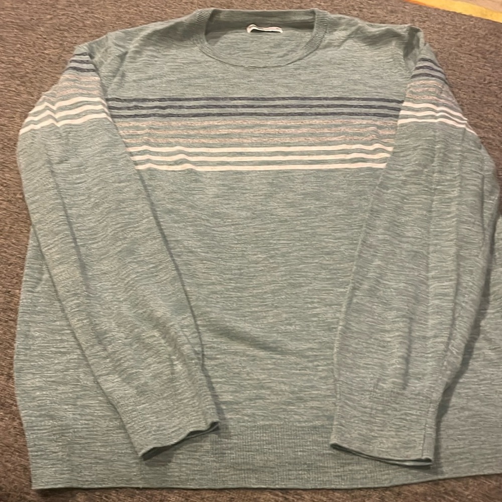Men’s crew sweater with stripes
